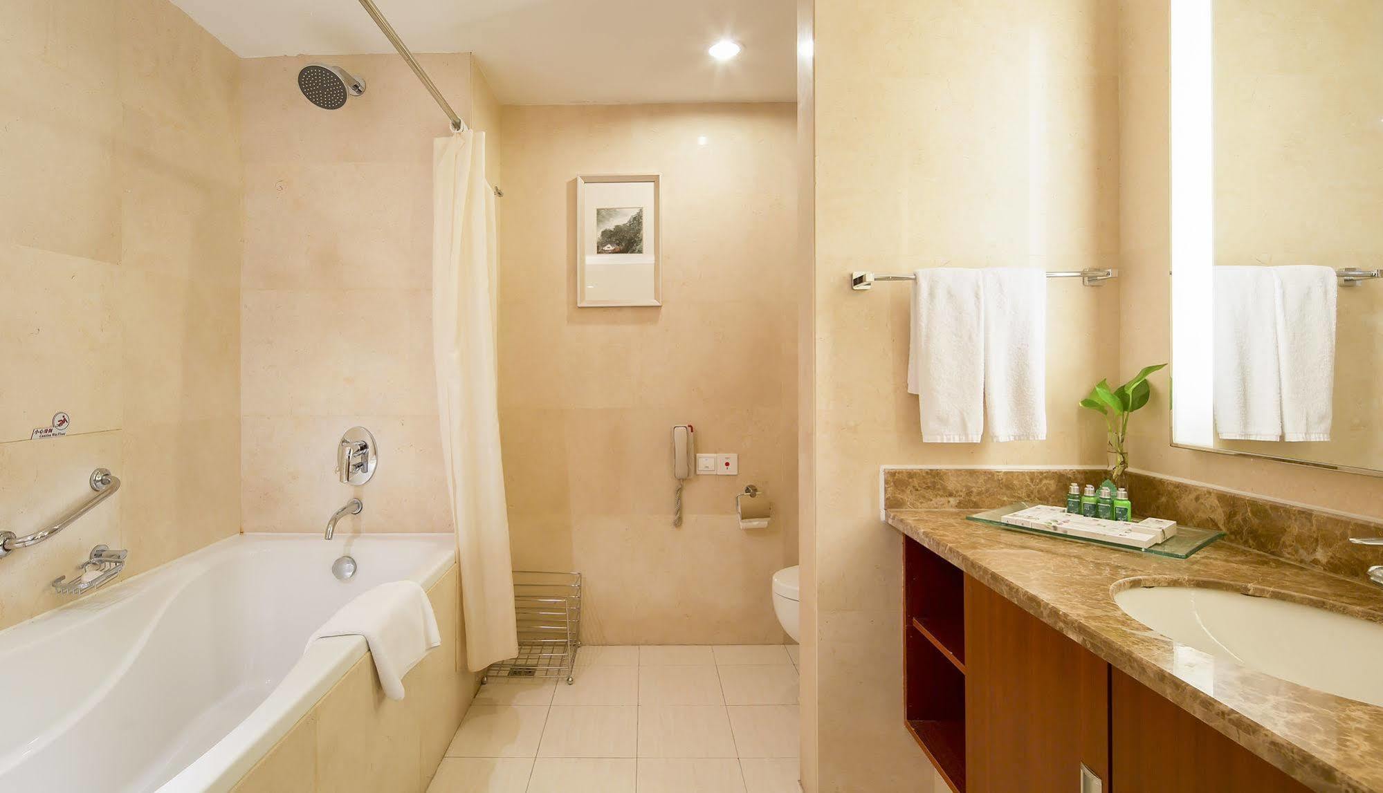 Landison Plaza International Hotel Zhenjiang  Εξωτερικό φωτογραφία